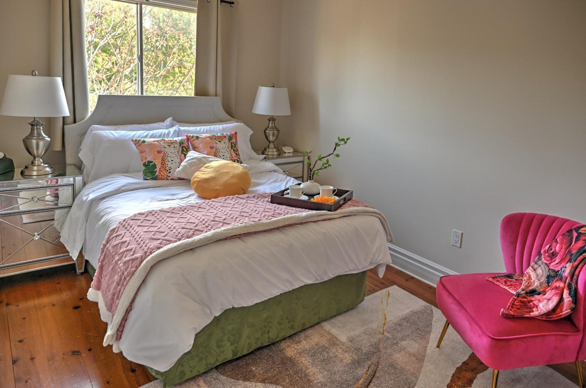 Welcome Home! Acores Bed & Breakfast Торонто Стая снимка