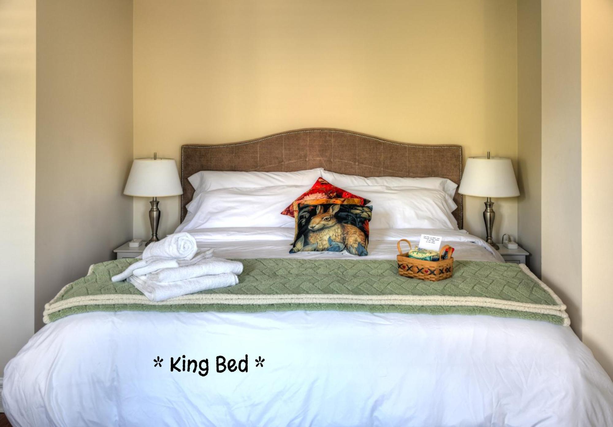 Welcome Home! Acores Bed & Breakfast Торонто Стая снимка