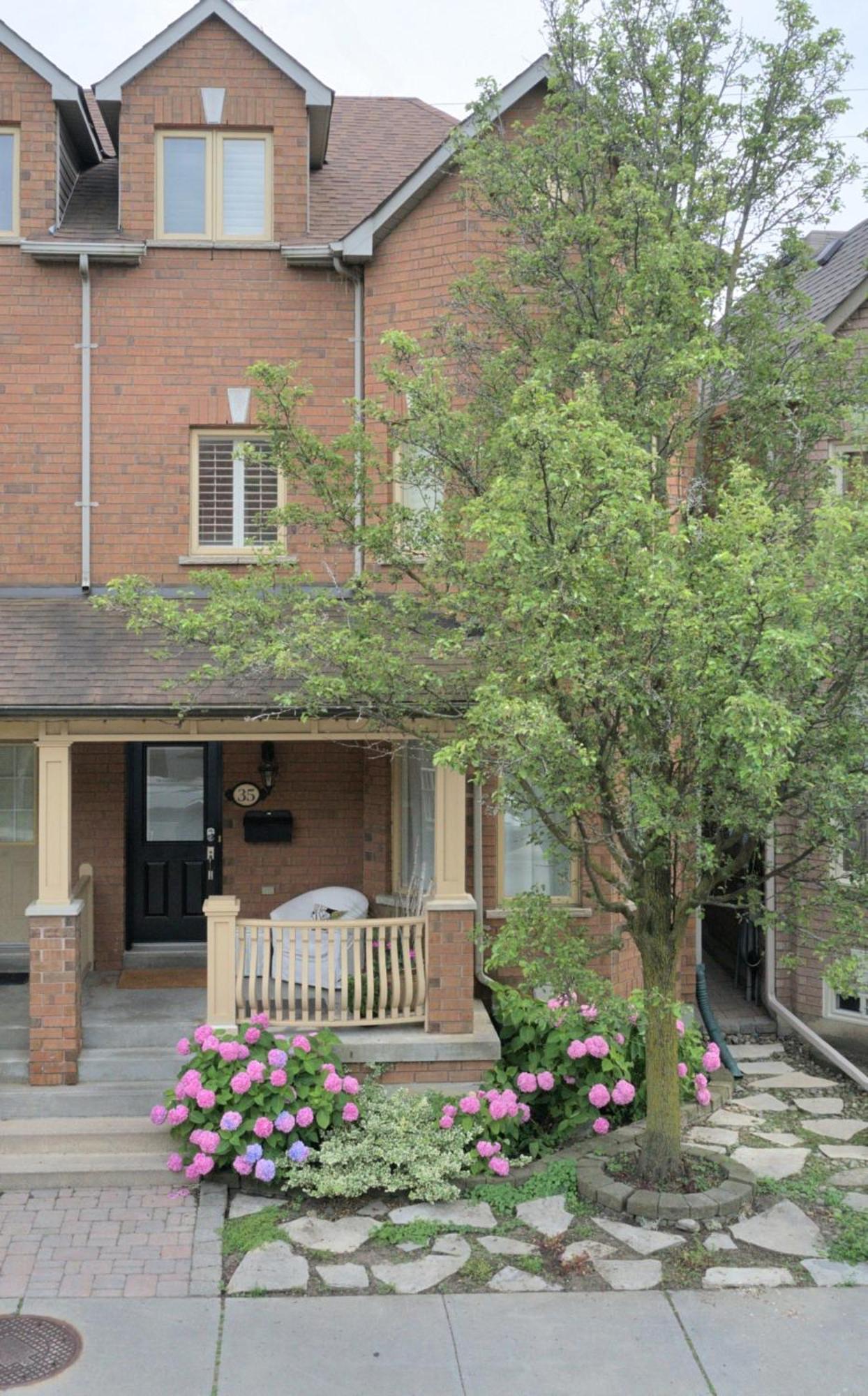 Welcome Home! Acores Bed & Breakfast Торонто Екстериор снимка
