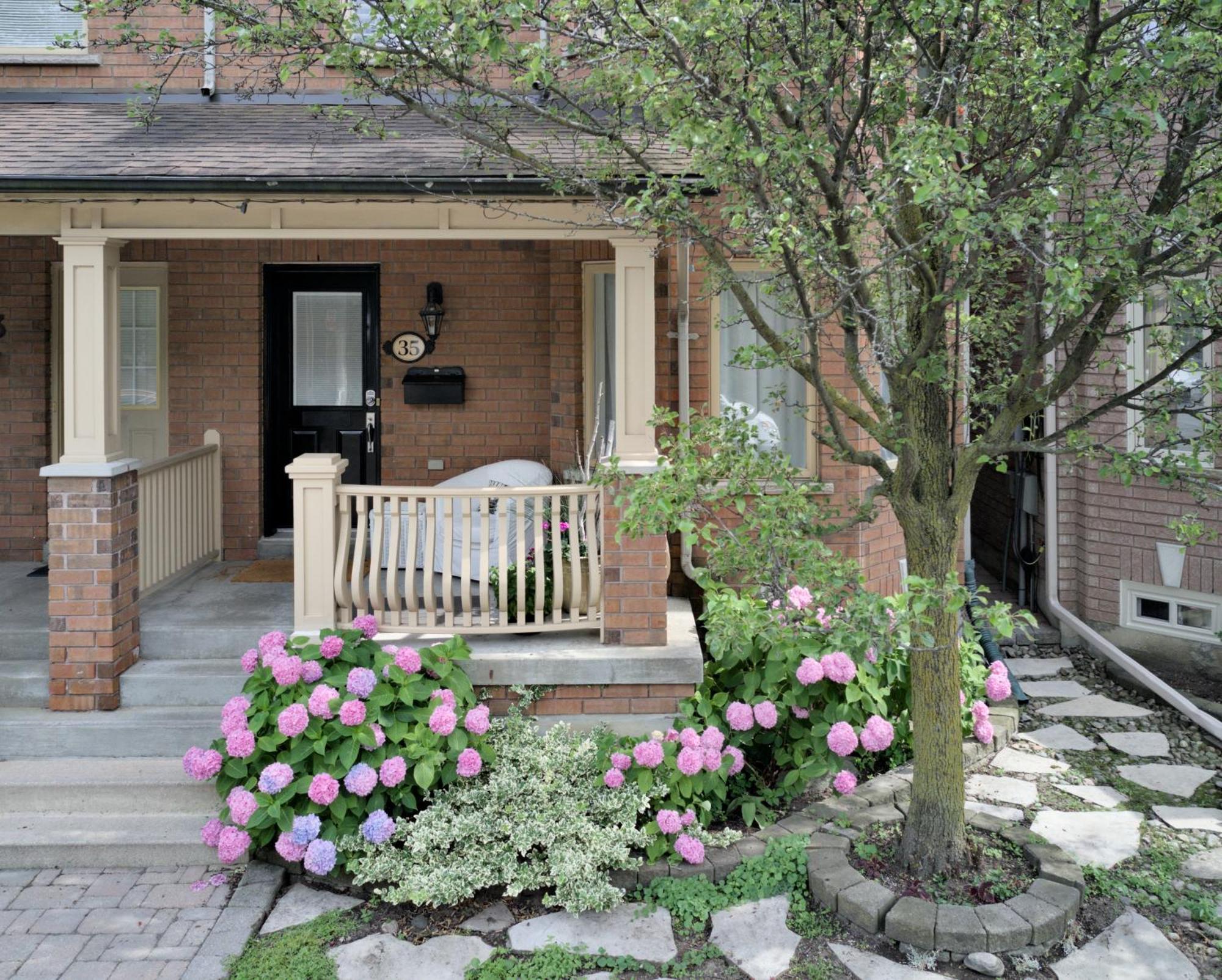 Welcome Home! Acores Bed & Breakfast Торонто Екстериор снимка